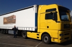 Neuer LKW-Planenauflieger im Einsatz